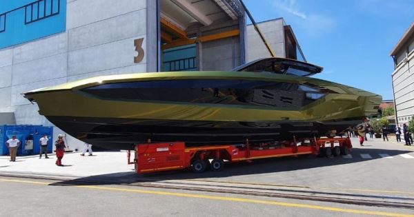 Конор Макгрегор официально стал владельцем яхты Lamborghini